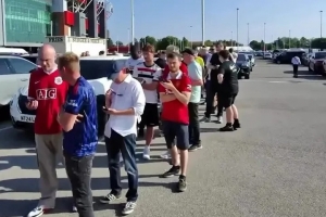 星空官网-太阳报：曼联新票务系统引发球迷不满，数百名球迷被拒之场外