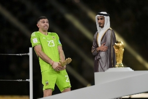 今日趣图：全网最尊重霍伊伦的门将——大马丁